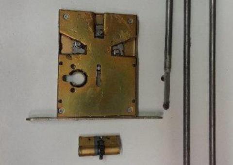Serratura Quadruplice Destra a spinta per portone Legno ad incasso - 1/4