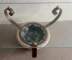 Tavolino basso piano in Vetro basamento in pietra e metallo