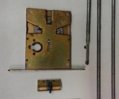 Serratura Quadruplice Destra a spinta per portone Legno ad incasso