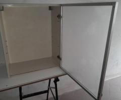 Pensile bianco e sportello telaio in Alluminio e pannello policarbonato opaco. - 4