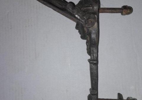 Batacchio Battente in Ferro Forgiato Antico a forma di Cristo XVIII secolo completo - 3/4